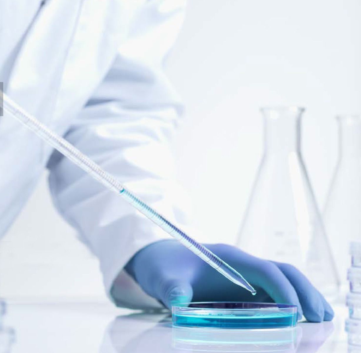 2500 Medline SensiCare Silk Powder-Free Nitrile Exam Gloves (Size Medium) M